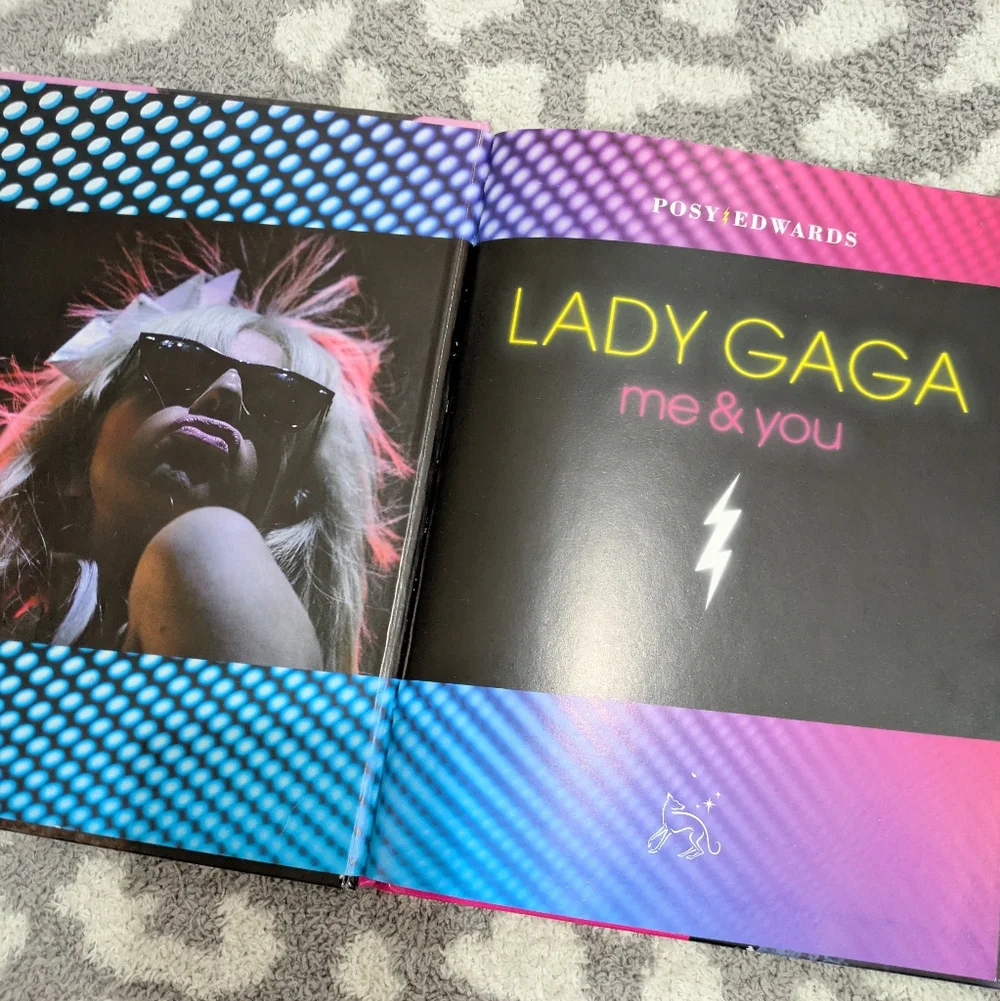 Lady Gaga Book Duo - Picture 2 of 10